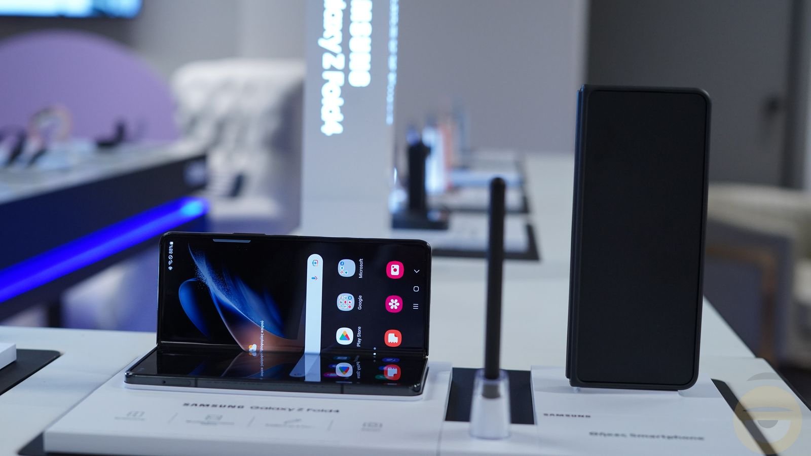 Περισσότερες πληροφορίες για "To Samsung Galaxy Z Fold4 έρχεται με ανανεωμένη εμπρόσθια οθόνη και specs αλλά χωρίς ενσωματωμένο S-Pen"