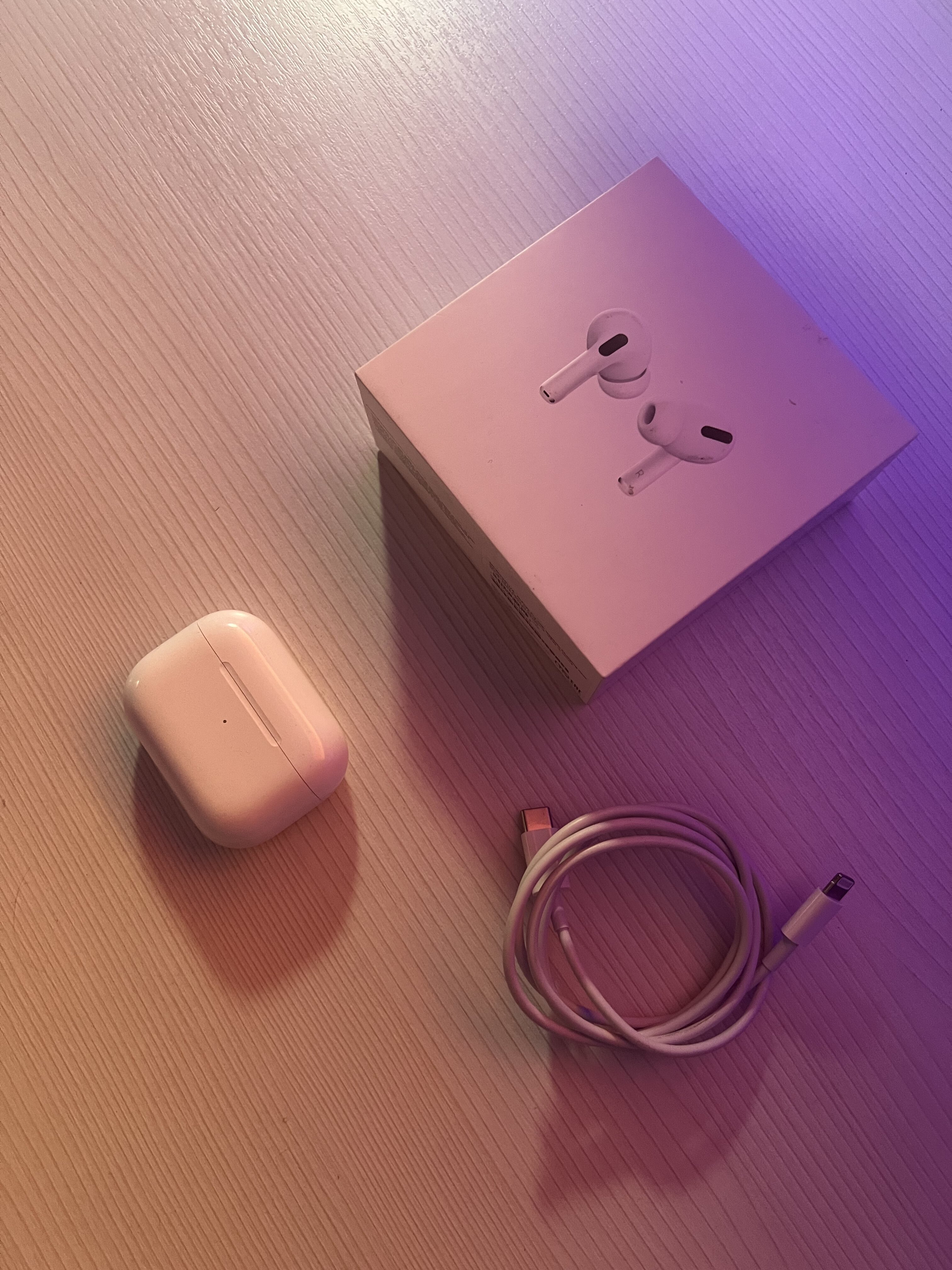 apple-airpods-pro-with-magsafe-charging-case-airpods-insomnia-gr