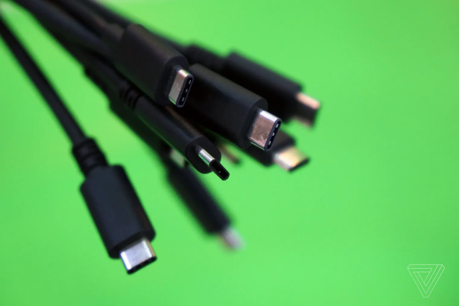 Περισσότερες πληροφορίες για "H 2η έκδοση του προτύπου USB 4 υπόσχεται ταχύτητες έως 80Gbps"