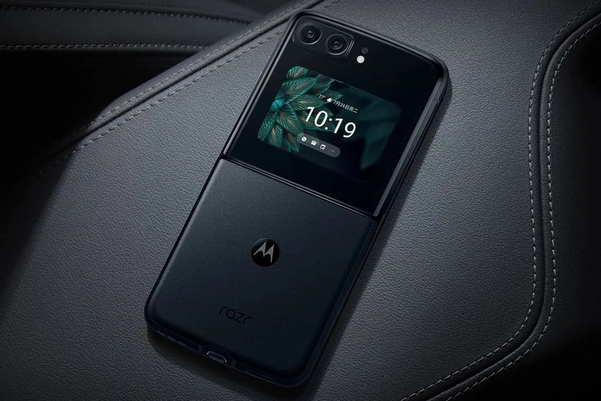 Περισσότερες πληροφορίες για "Το αναδιπλούμενο Motorola Razr έχει πλέον το διάδοχο που του αξίζει"