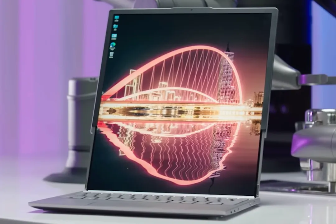 Η Lenovo επιδεικνύει φορητό υπολογιστή και smartphone με «rollable» οθόνη