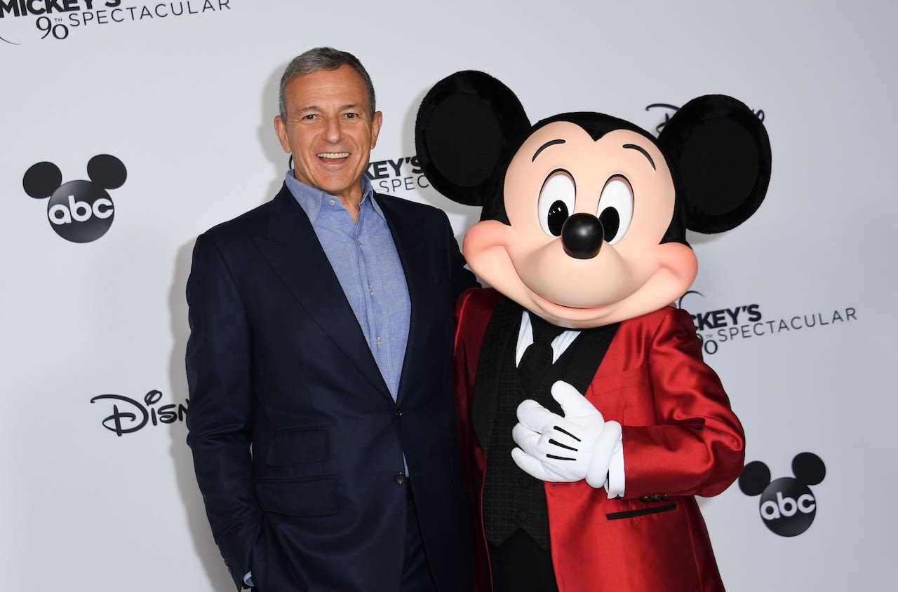 Η Disney φέρνει πίσω τον Bob Iger στη θέση του CEO, σε μια κίνηση έκπληξη