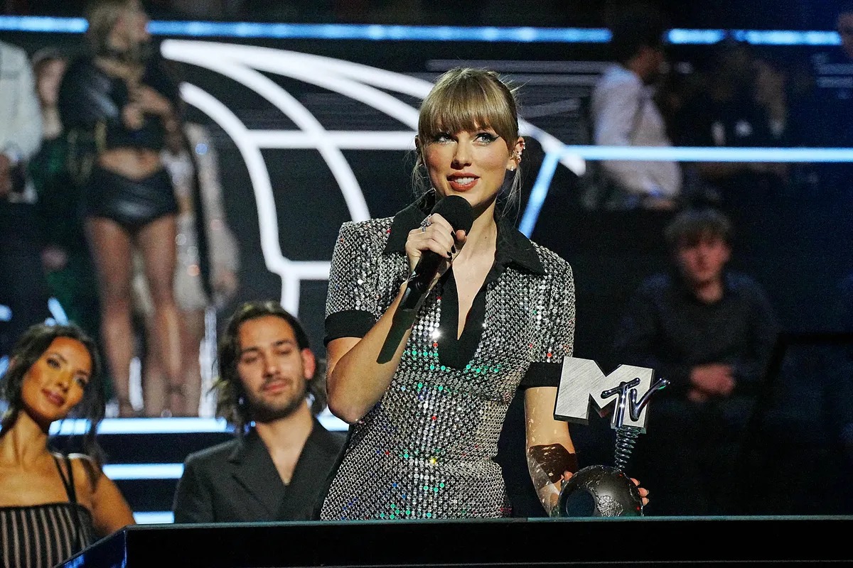 Περισσότερες πληροφορίες για "Η Taylor Swift ρίχνει τα συστήματα της Ticketmaster"