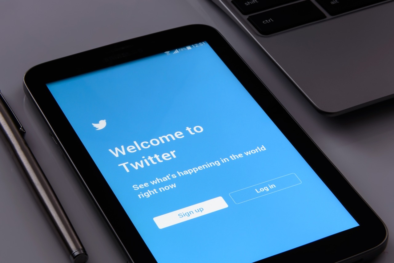 Το Twitter μηνύεται από υπαλλήλους του εν μέσω μαζικών απολύσεων