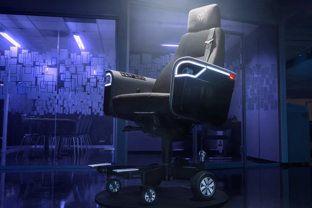 Η Volkswagen δημιούργησε μία καρέκλα γραφείου που… τρέχει με 20 χλμ./ώρα!
