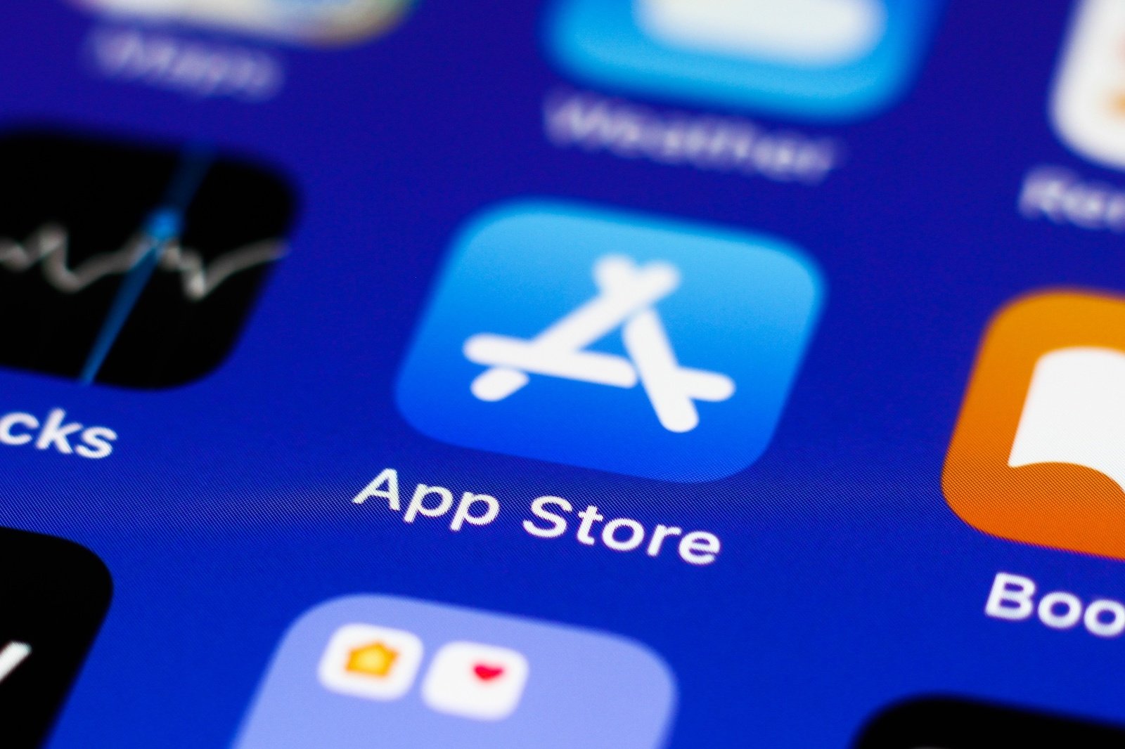 Η Apple θα επιτρέψει app stores τρίτων στο iPhone και το iPad εξαιτίας της Ε.Ε