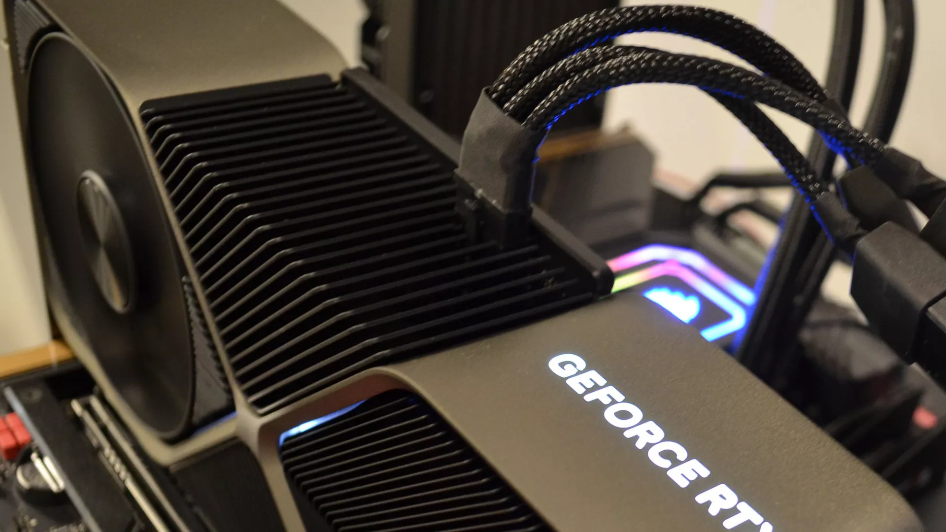 Περισσότερες πληροφορίες για "Στις 5 Ιανουαρίου κυκλοφορεί η GeForce RTX 4070 Ti της NVIDIA σύμφωνα με φήμες"