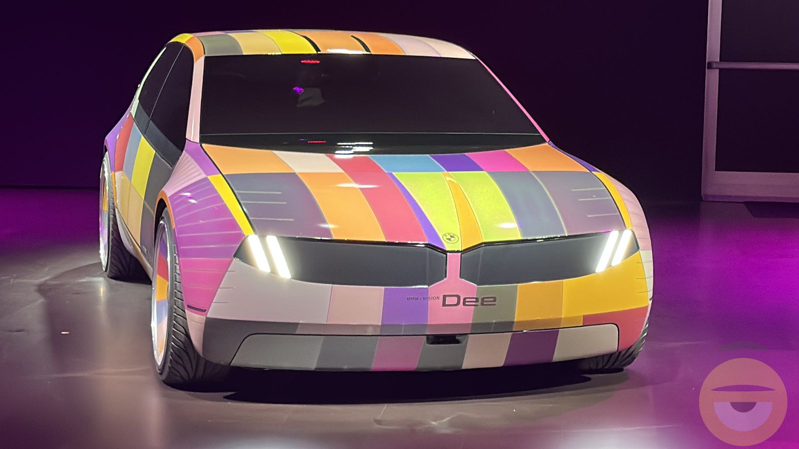 H BMW παρουσίασε στη CES το i Vision Dee, το αυτοκίνητο που αλλάζει χρώματα