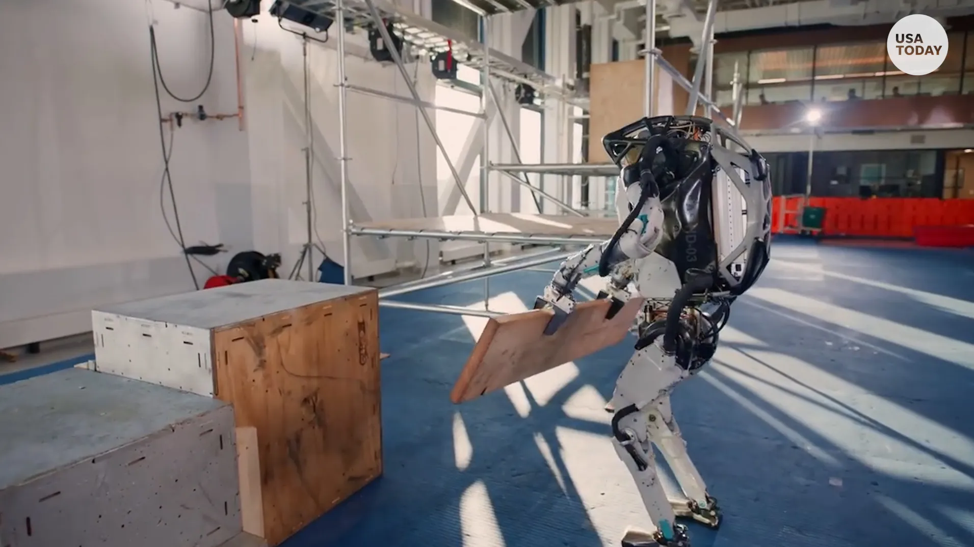Περισσότερες πληροφορίες για "Το ρομπότ Atlas της Boston Dynamics μπορεί πλέον να πιάνει και να ρίχνει πράγματα"