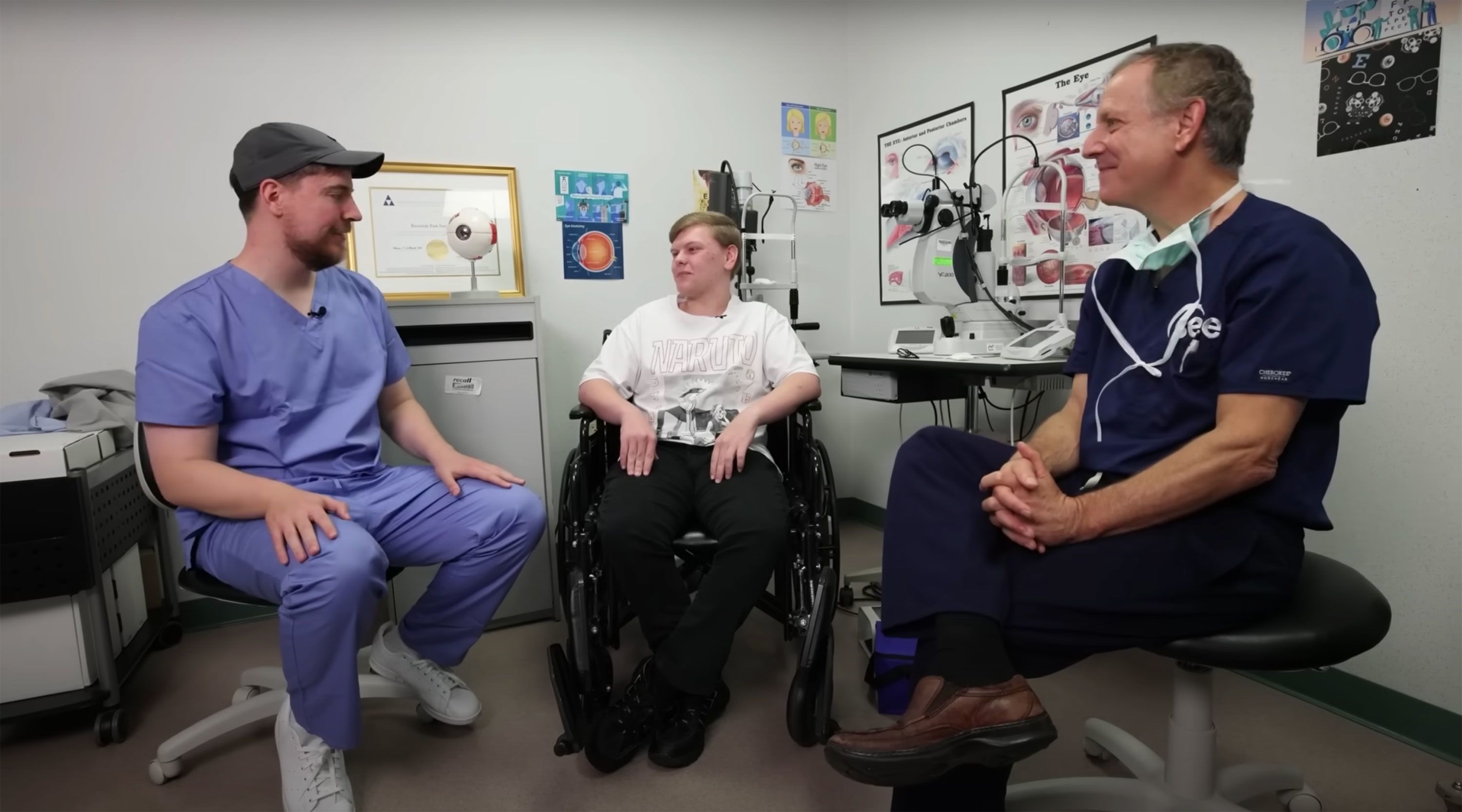 Ο αστέρας του YouTube, MrBeast, βοηθά 1.000 τυφλούς να δουν ξανά, χρηματοδοτώντας επεμβάσεις καταρράκτη