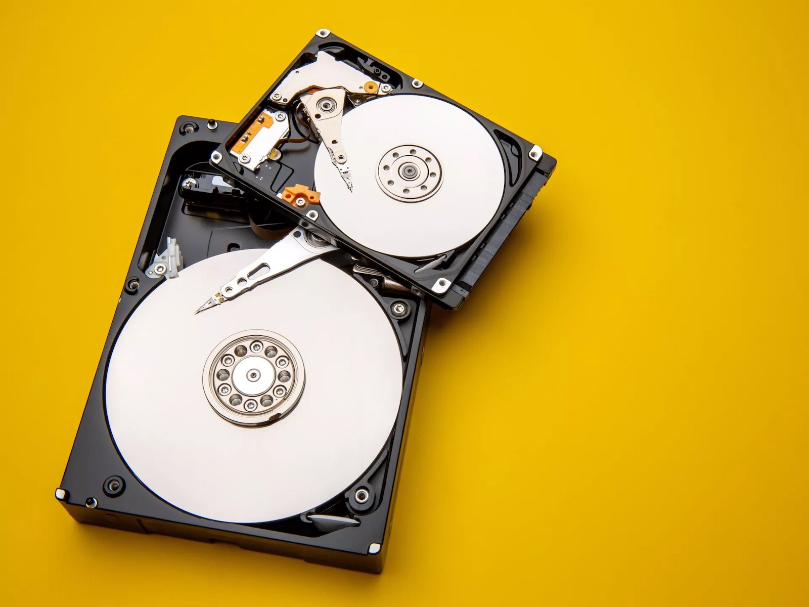 Hard drive shipments nearly halved in 2022 – SSD
