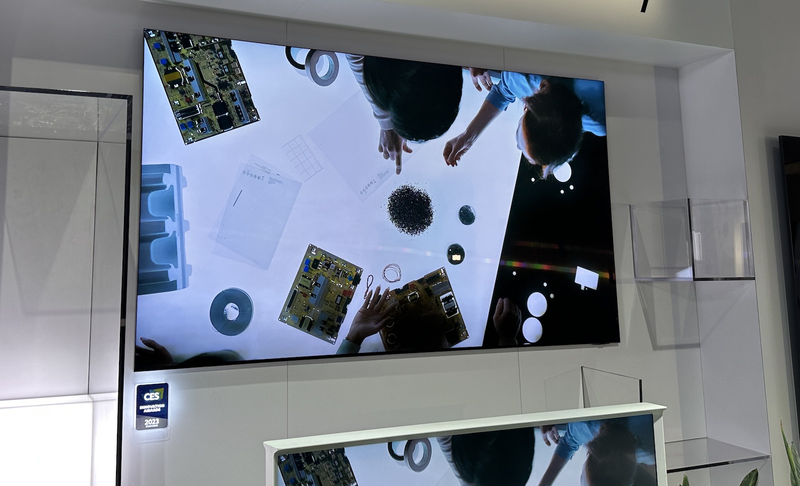 Περισσότερες πληροφορίες για "Η Samsung «ποντάρει» στην τεχνολογία MicroLED και στην ανάλυση 8K για τις τηλεοράσεις του 2023"