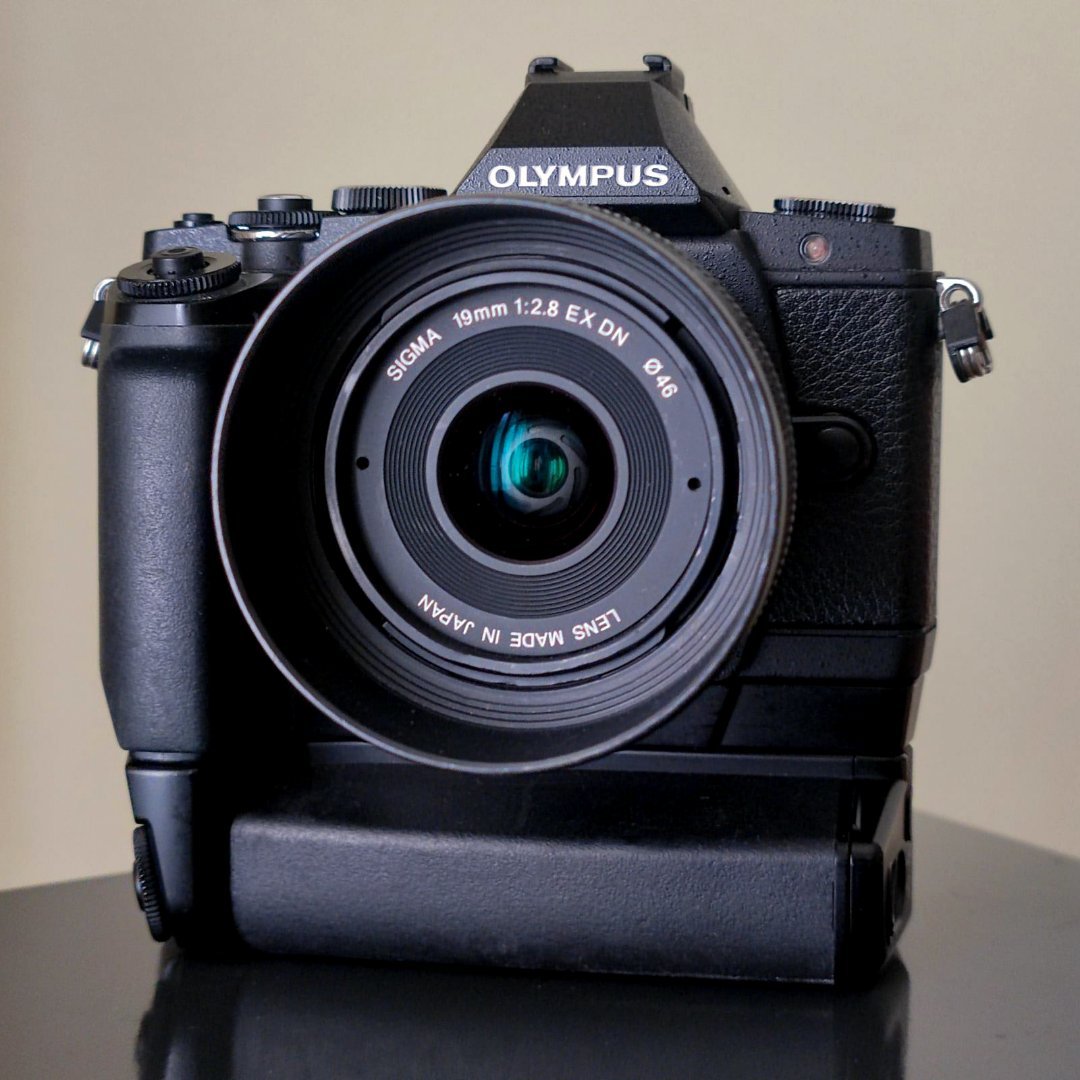 Olympus OM-D OMD E-M5 + Olympus HLD-8G & HLD-6P Battery Holder Grip ...