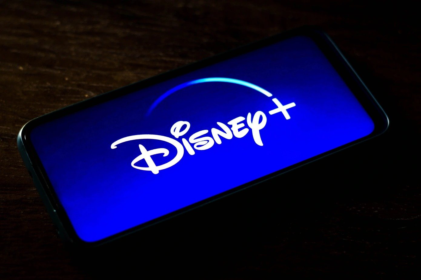 Το Disney+ ανακοινώνει για πρώτη φορά την απώλεια 2,4 εκατ. συνδρομητών ενώ σχεδιάζει την απόλυση 7 χιλιάδων εργαζομένων