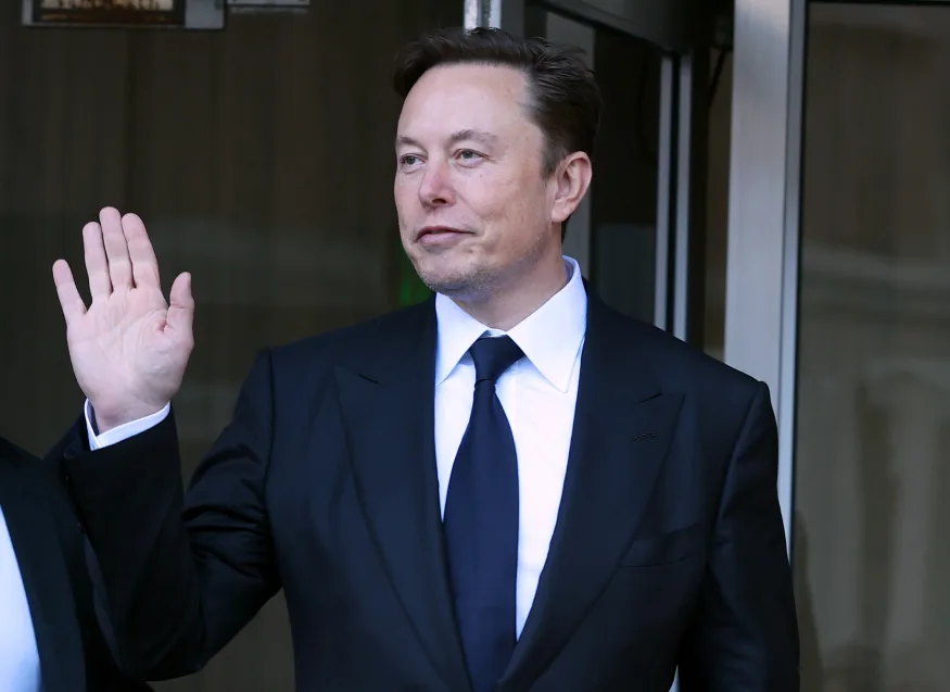 Ο Elon Musk φέρεται να έδωσε προτεραιότητα στα δικά του tweets από ζήλια