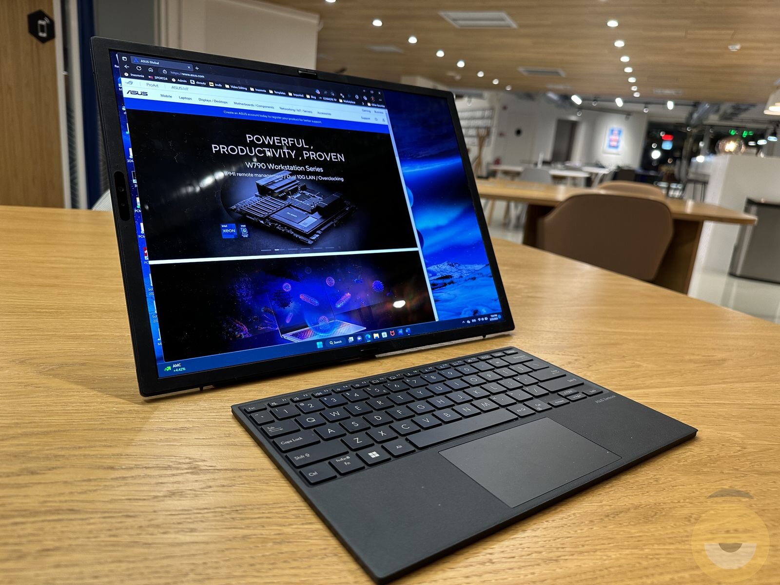 ASUS Zenbook 17 Fold OLED (UX9702AA) Review
