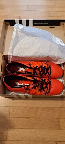 Περισσότερες πληροφορίες για "Παπούτσια ποδοσφαίρου Adidas"