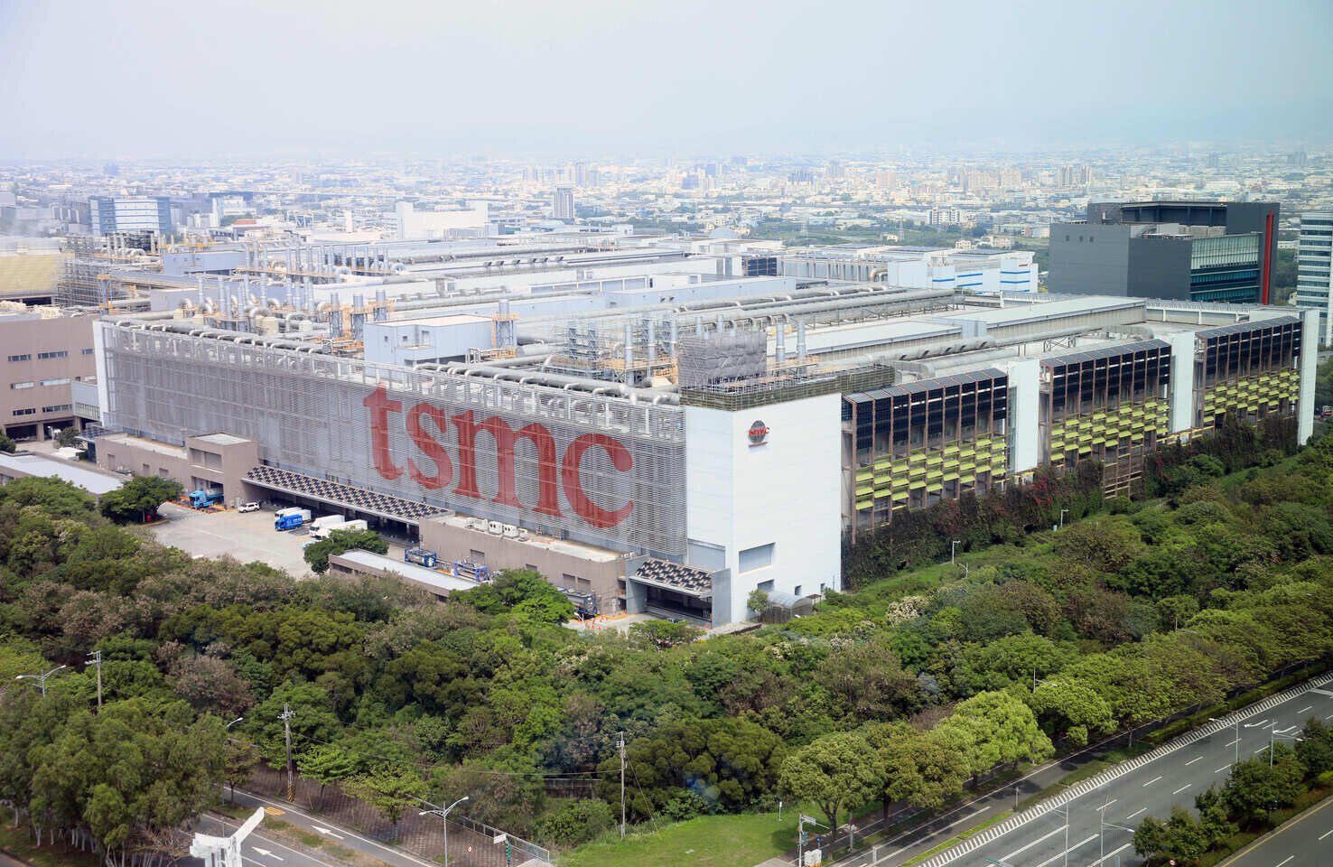 Περισσότερες πληροφορίες για "H TSMC μαζί με τους εταίρους της σκοπεύουν να επενδύσουν σχεδόν €10 δισ. για την κατασκευή εργοστασίου επί Γερμανικού εδάφους"