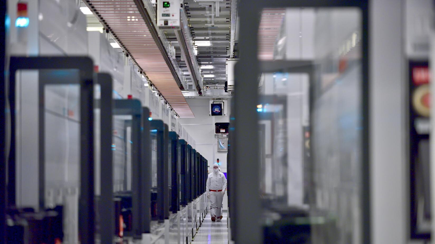 Η Intel βελτιστοποιεί τα εργοστάσια της για την παραγωγή chips αρχιτεκτονικής ARM