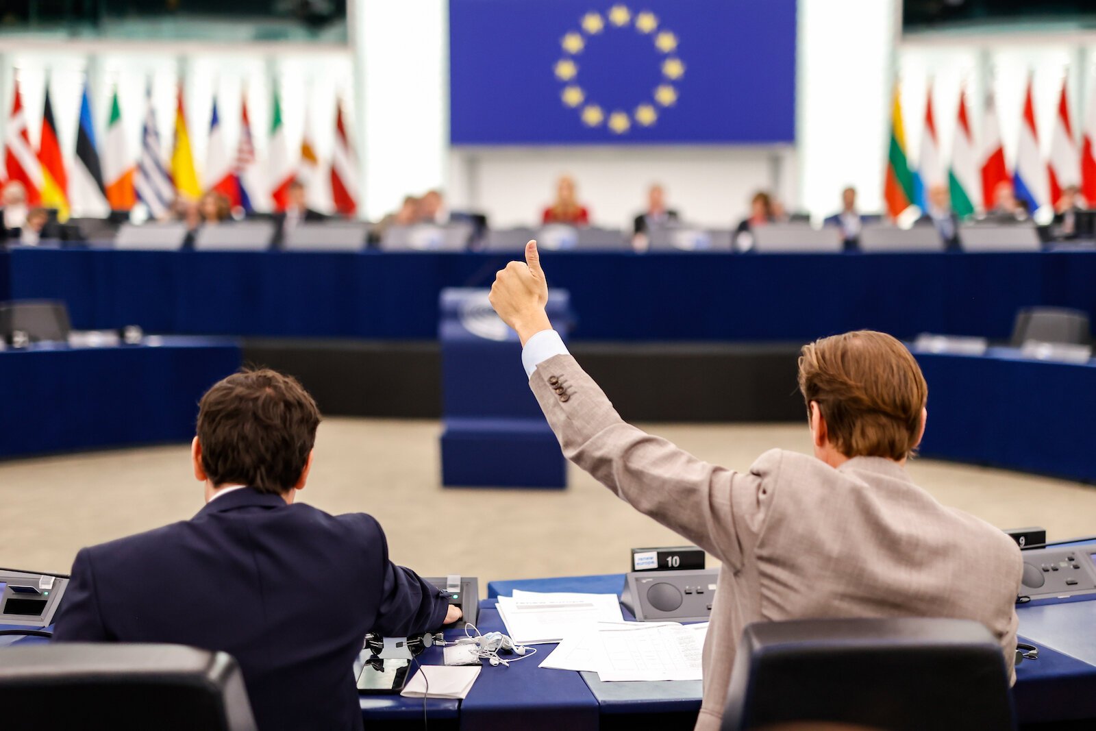 Περισσότερες πληροφορίες για "Το Ευρωπαϊκό Κοινοβούλιο ψηφίζει το AI Act και θέτει κανόνες για την τεχνητή νοημοσύνη"