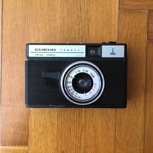 Περισσότερες πληροφορίες για "LOMO Smena Symbol - Vintage Φωτογραφική μηχανή ( Με τη δερμάτινη θήκη της)"