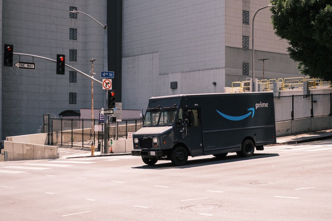 Footage of Amazon workers tracking delivery trucks has leaked from the inside – Amazon