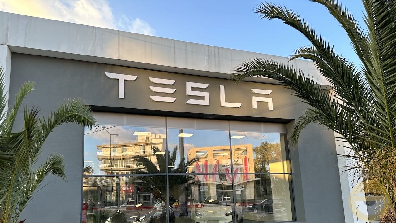 Ερευνητές κάνουν jailbreak σε ένα Tesla για να έχουν δωρεάν πρόσβαση σε επί πληρωμή αναβαθμίσεις λειτουργιών 