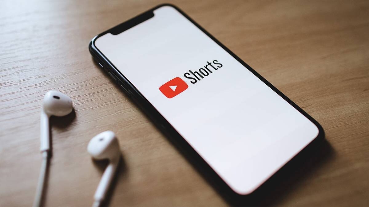 Το YouTube απενεργοποιεί τους συνδέσμους στα Shorts για να περιορίσει το spam
