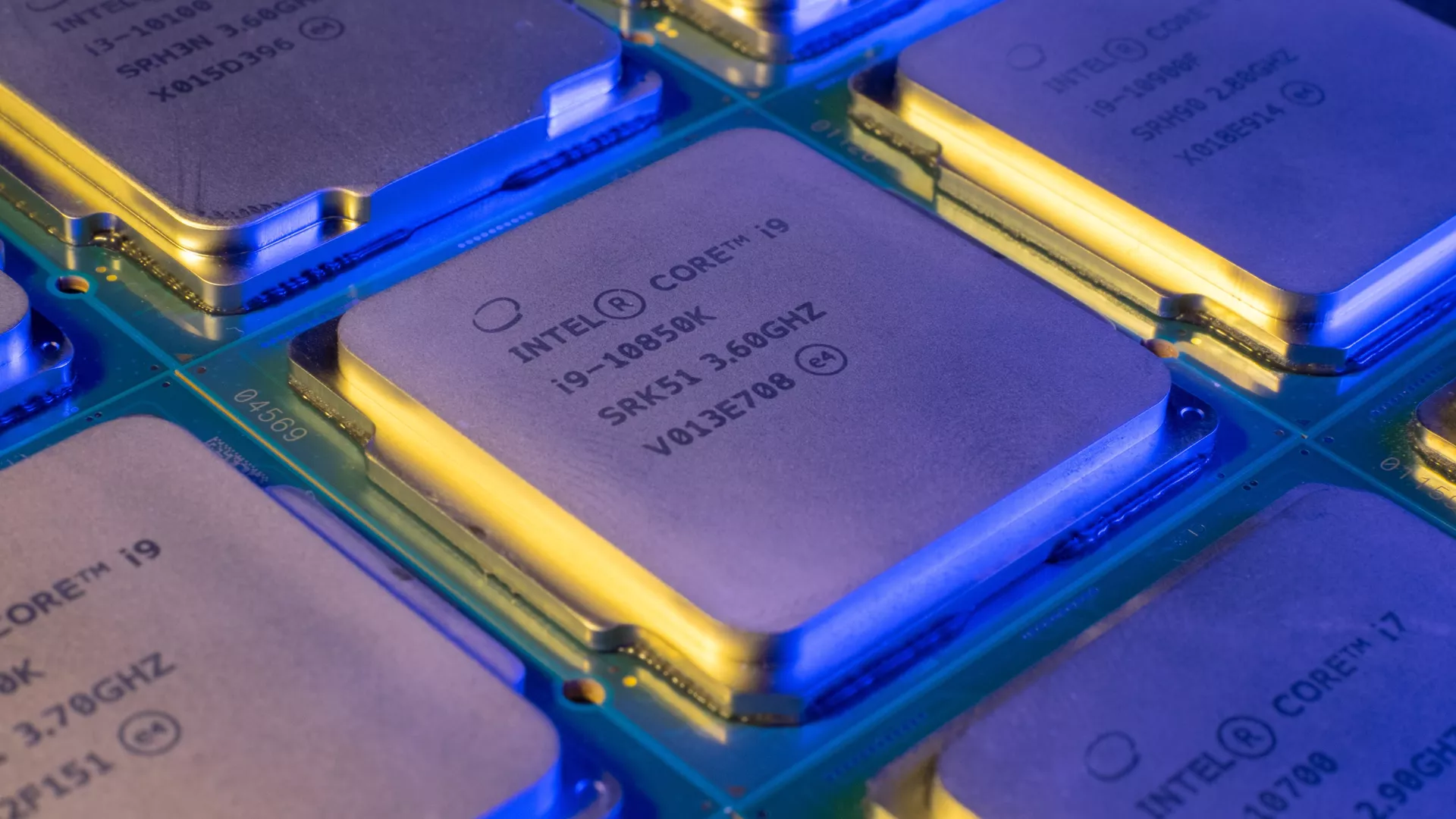 Πτώση έως και 39% στην απόδοση των επεξεργαστών της Intel εξαιτίας των μέτρων αντιμετώπισης του exploit «Downfall»