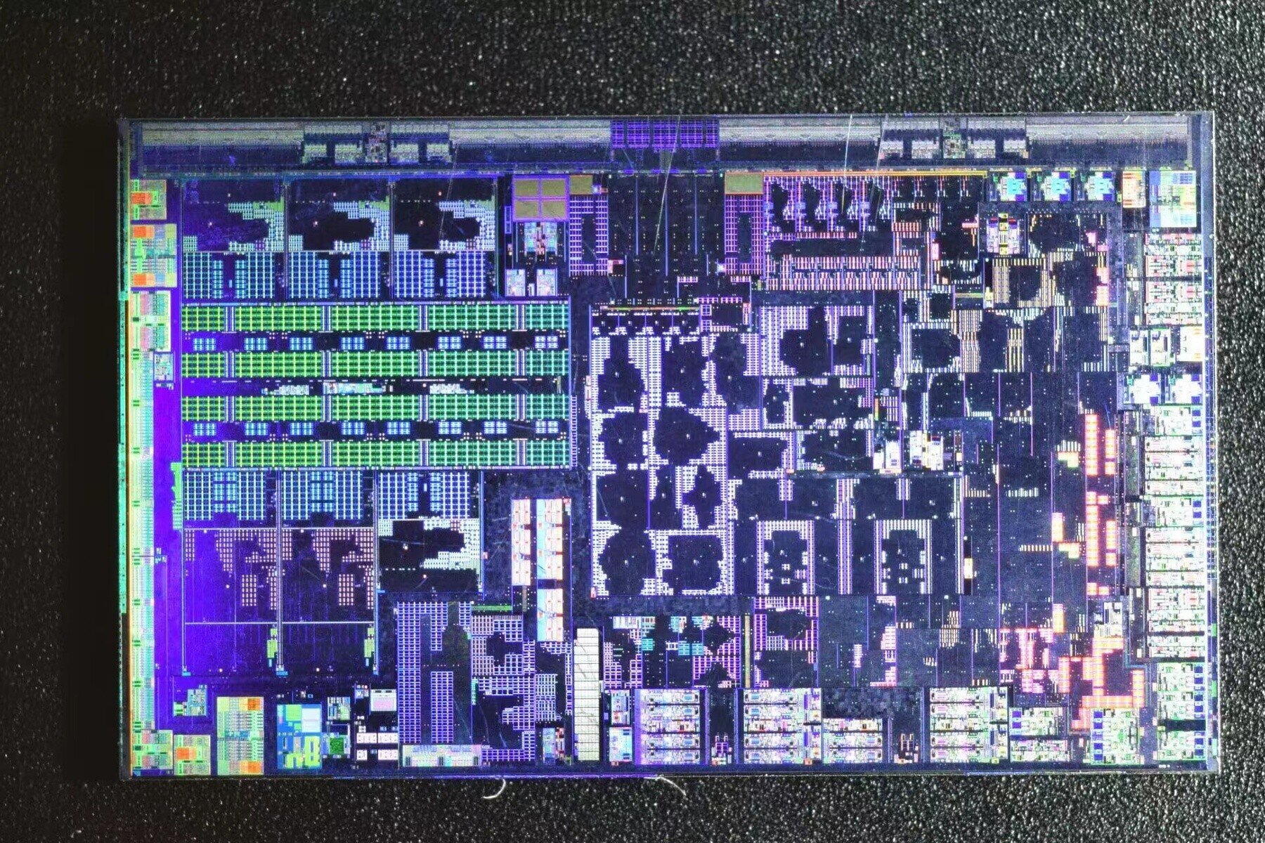 Μία εικόνα του die του «Phoenix 2» υποδεικνύει ότι πρόκειται για τον πρώτο «hybrid» επεξεργαστή της AMD
