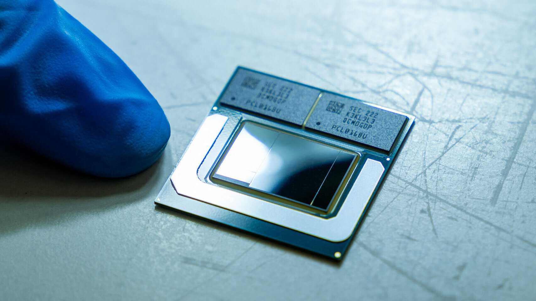 Περισσότερες πληροφορίες για "Η Intel πραγματοποίησε επίδειξη ενός επεξεργαστή «Meteor Lake» με ενσωματωμένη μνήμη LPDDR5X στη συσκευασία του"