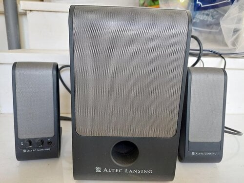 Περισσότερες πληροφορίες για "Σύστημα ενίσχυσης ήχου (2 ηχεία + sub) - Altec Lansing Speakers VS2221"