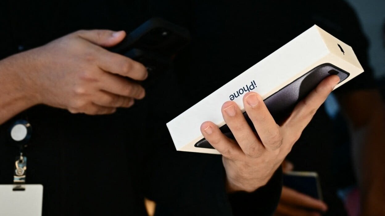 Περισσότερες πληροφορίες για "Η Apple θα μπορεί να ενημερώνει τα iPhone χωρίς να ανοίξει το κουτί τους"