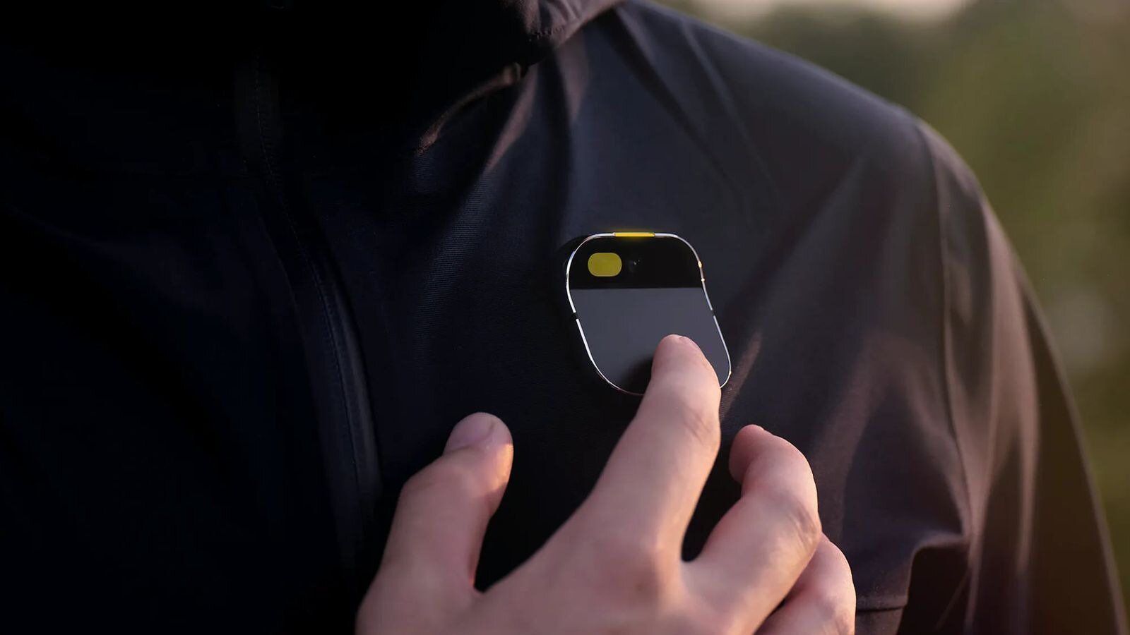 Το Ai Pin της Humane υπόσχεται ένα "ambient computing" μέλλον για $699 (συν $24 το μήνα)