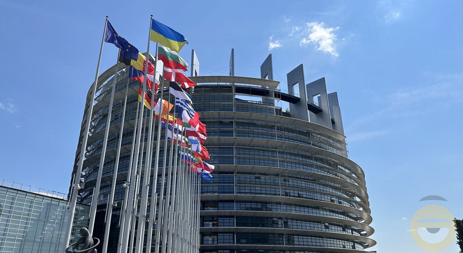 Περισσότερες πληροφορίες για "Ευρωπαϊκή Ένωση: Συμφωνία με ολοκληρωμένους κανόνες για αξιόπιστη τεχνητή νοημοσύνη με πλαίσιο προστασίας και καινοτομία"