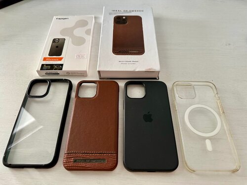 Περισσότερες πληροφορίες για "Iphone 12 Pro cases (Apple, Spigen, Ideal of Sweden)"