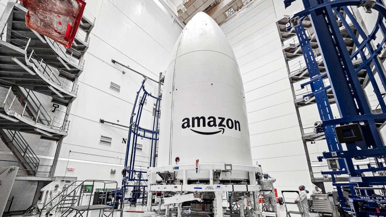 Η Amazon συνεργάζεται με τη SpaceX σε μια ξεχωριστή δορυφορική συμμαχία