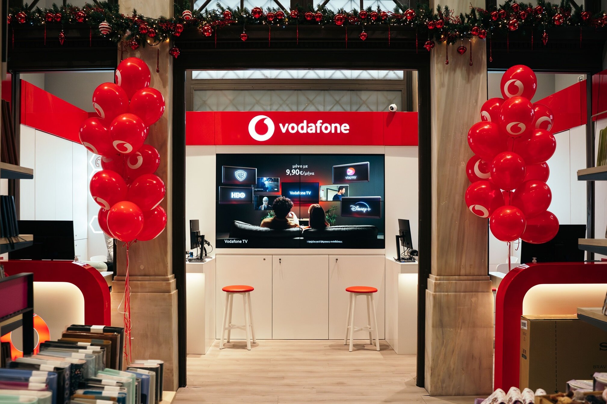 Vodafone - Public: Ανοίγουν παράθυρο στο αγοραστικό μοντέλο του μέλλοντος