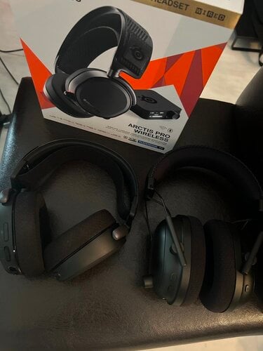Περισσότερες πληροφορίες για "Ασύρματα & ενσύρματα ακουστικά Razer Blackshark 2023 edition +Seiren μικρόφωνο έξτρα"
