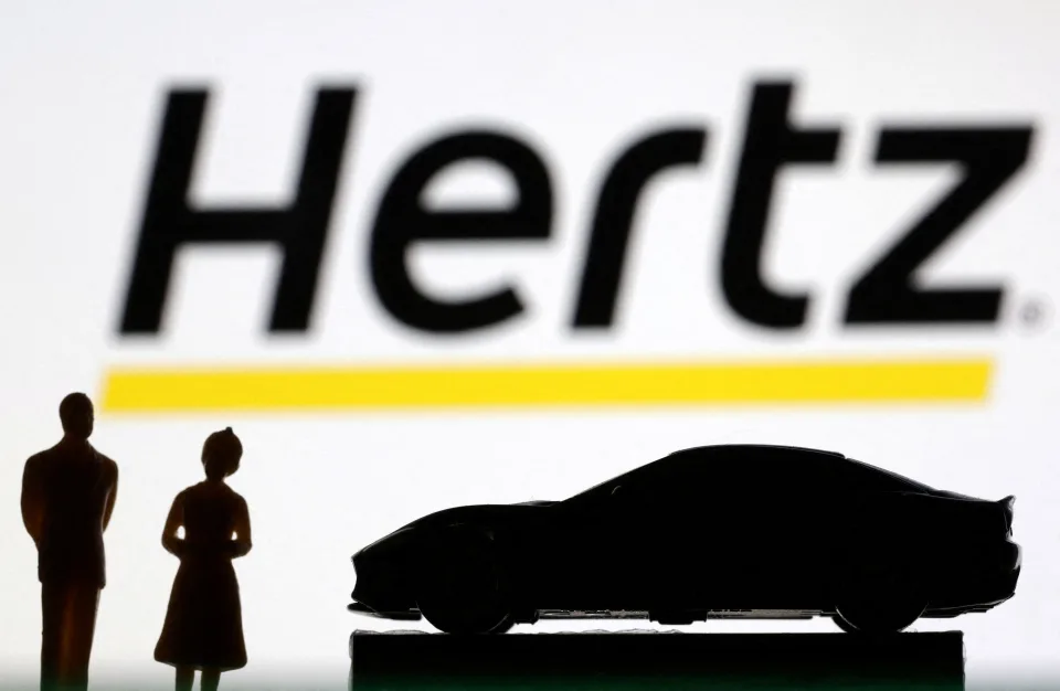 Η Hertz πουλά 20.000 ηλεκτρικά οχήματα για να τα αντικαταστήσει με οχήματα με κινητήρα εσωτερικής καύσης