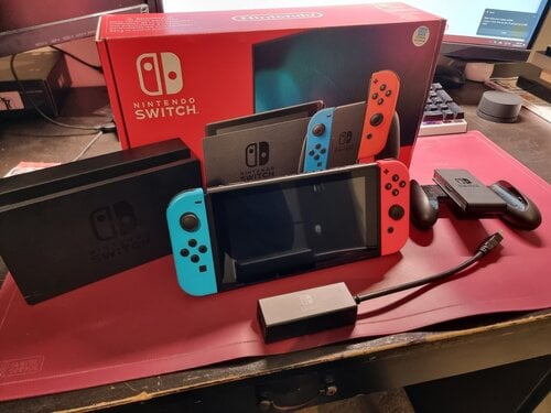 Περισσότερες πληροφορίες για "Nintendo Switch 32GB Red/Blue Joy-Con"