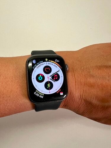 Περισσότερες πληροφορίες για "Apple Watch Series 4 (44mm/cellurar)"