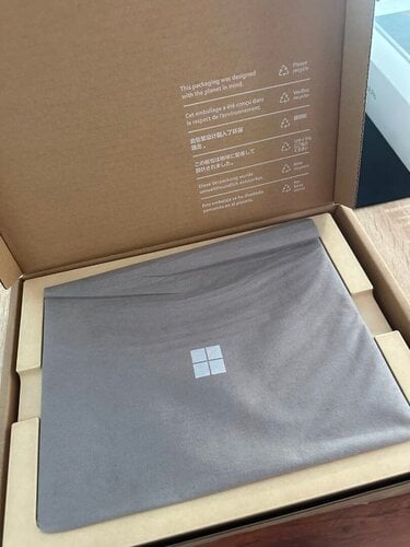 Περισσότερες πληροφορίες για "Laptop Microsoft Surface Pro 9 13" QHD+ (Core i7-1265U/32GB/1TB SSD/Iris Xe Graphics/Win11Pro)"
