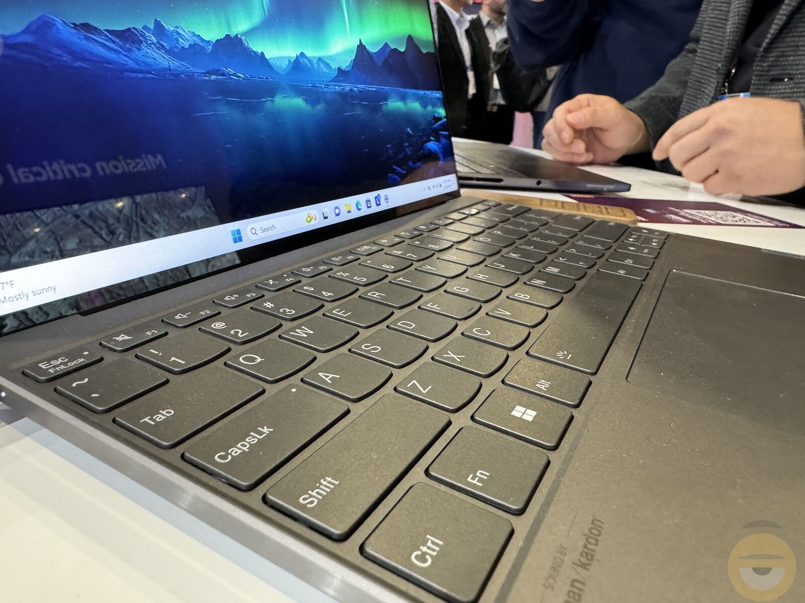 Η νέα σειρά business laptops της Lenovo στο MWC 2024