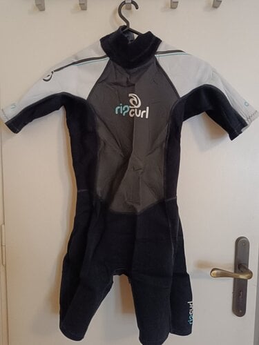 Περισσότερες πληροφορίες για "Rip Curl shorty wetsuit 2.2mm, size 10, Τιμή: 50 EUR"