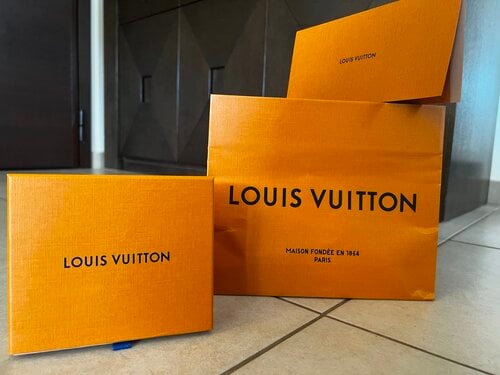 Περισσότερες πληροφορίες για "Louis Vuitton - card wallet"