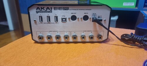 Περισσότερες πληροφορίες για "Akai EIE Pro USB 2.0 Audio Interface"