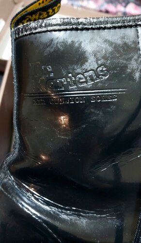 Περισσότερες πληροφορίες για "Dr Marten's 1460 Patent Leather Lace Up Boots"