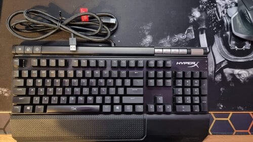 Περισσότερες πληροφορίες για "HyperX Alloy Elite RGB Mechanical Gaming Keyboard - Cherry MX Red"