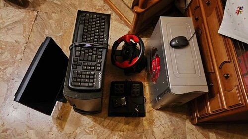 Περισσότερες πληροφορίες για "2 PC με οθόνη Eizo τιμονιέρα Logitech πληκτρολογιο ποντικι να φευγουν"